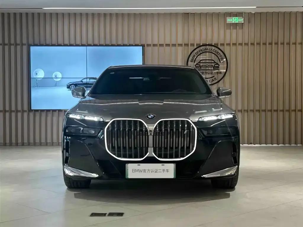 2023 BMW i7 xDrive60L M Sport Package — миниатюра 3