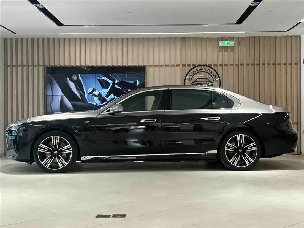 2023 BMW i7 xDrive60L M Sport Package — миниатюра 4