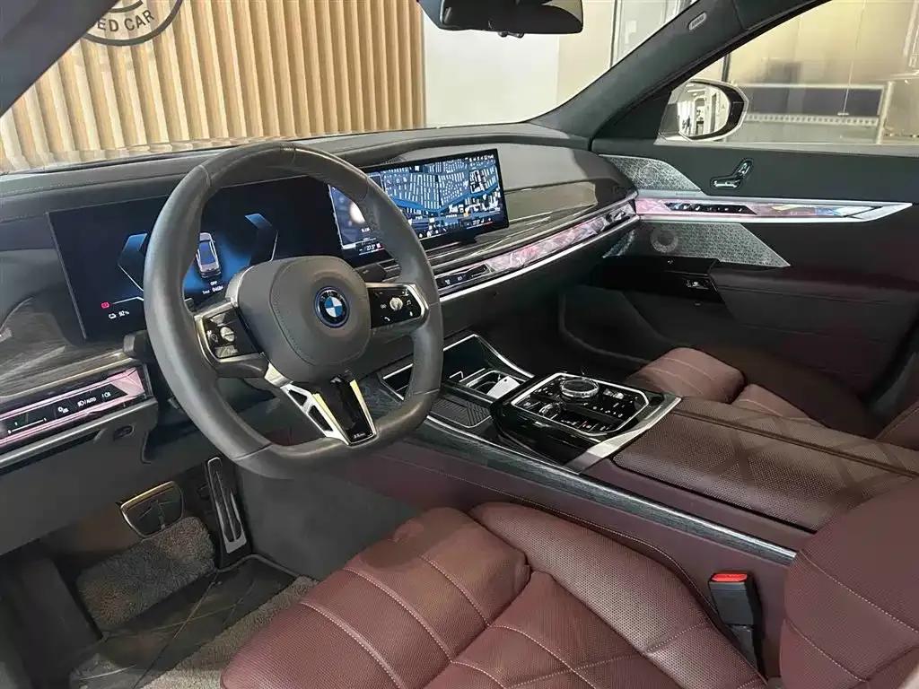 2023 BMW i7 xDrive60L M Sport Package — миниатюра 8