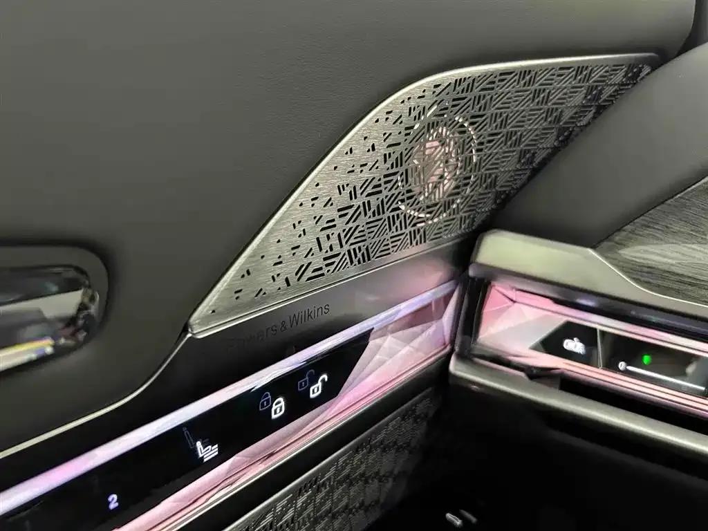 2023 BMW i7 xDrive60L M Sport Package — миниатюра 9