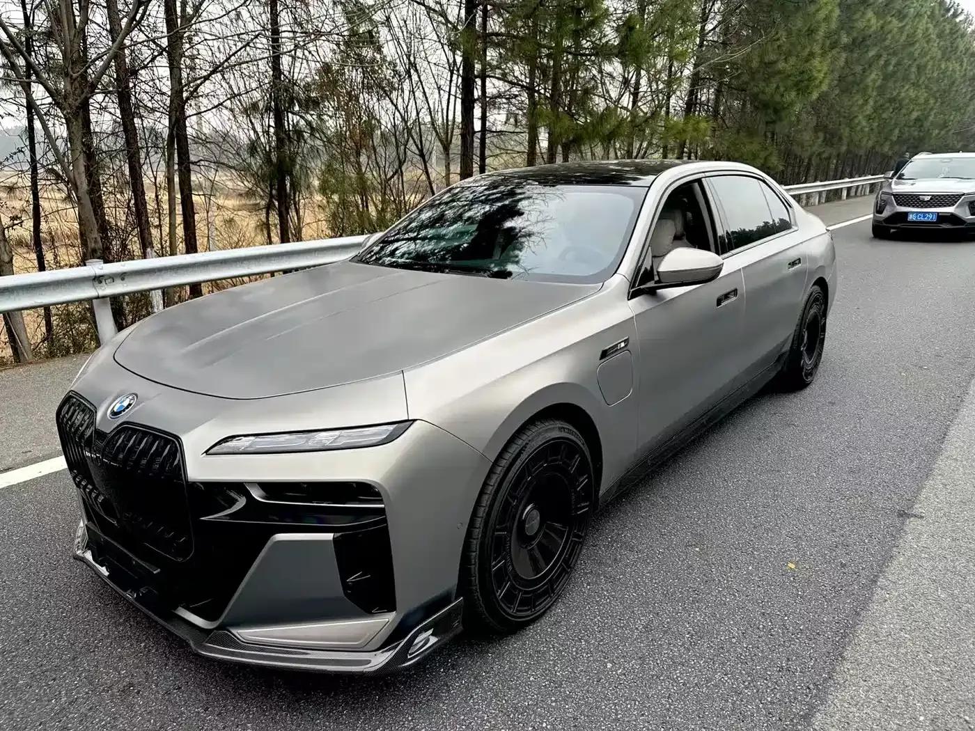 2023 BMW i7 xDrive60L M Sport Package — миниатюра 1