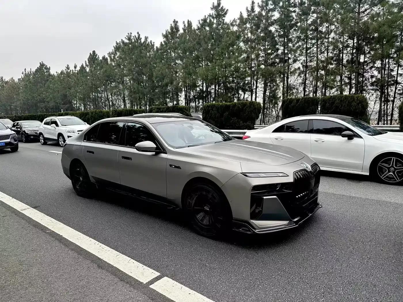 2023 BMW i7 xDrive60L M Sport Package — миниатюра 2