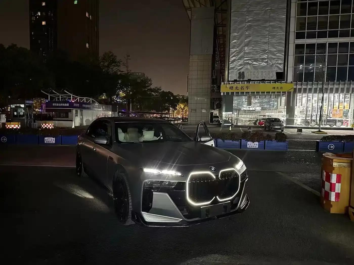 2023 BMW i7 xDrive60L M Sport Package — миниатюра 18