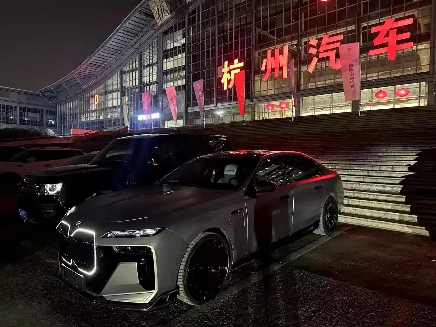 2023 BMW i7 xDrive60L M Sport Package — миниатюра 19