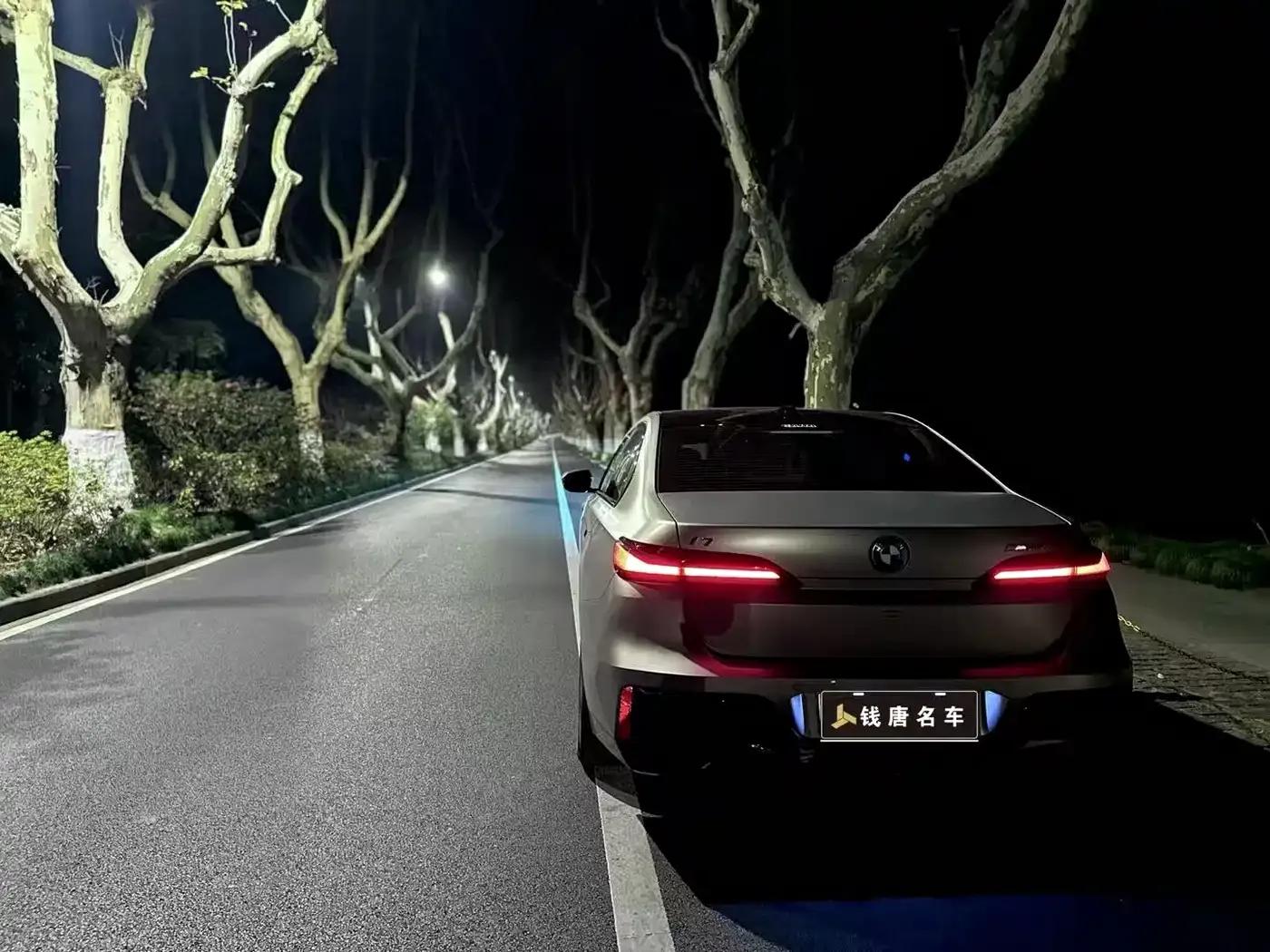 2023 BMW i7 xDrive60L M Sport Package — миниатюра 23