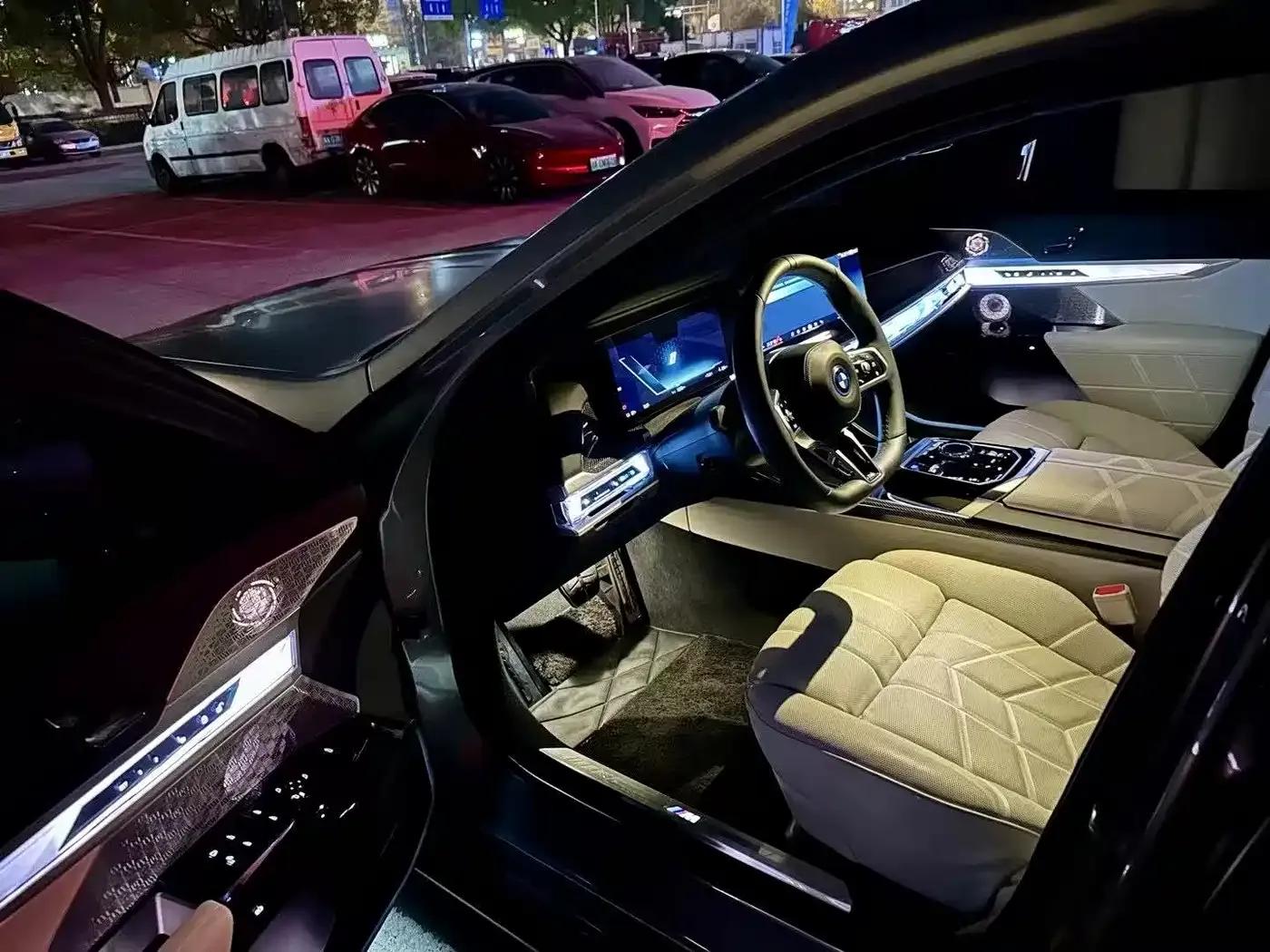 2023 BMW i7 xDrive60L M Sport Package — миниатюра 25