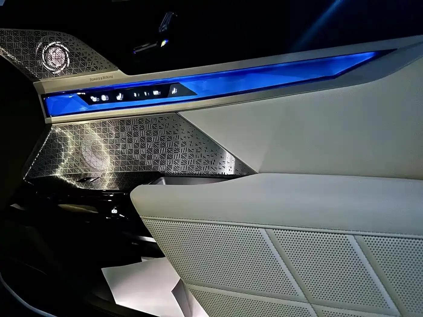 2023 BMW i7 xDrive60L M Sport Package — миниатюра 27