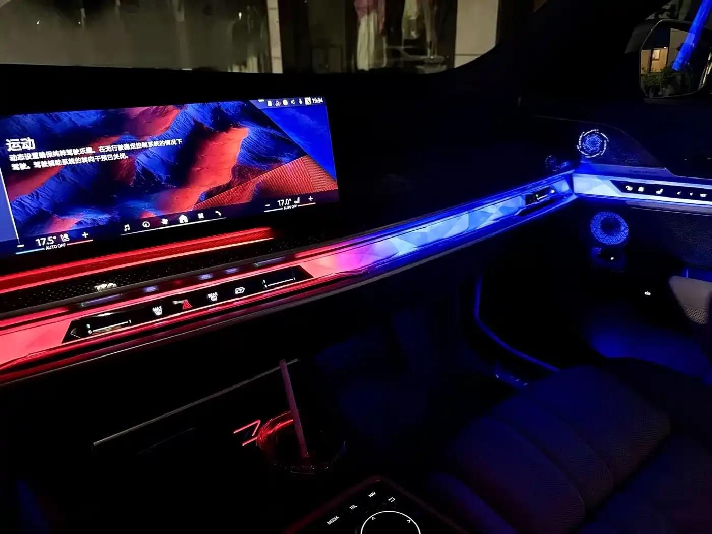 2023 BMW i7 xDrive60L M Sport Package — миниатюра 28