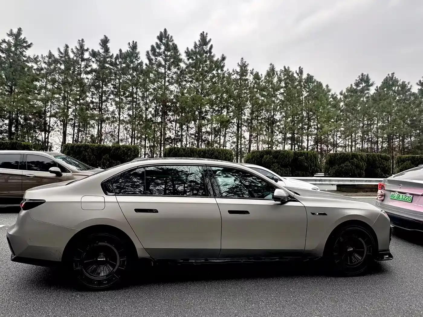 2023 BMW i7 xDrive60L M Sport Package — миниатюра 4