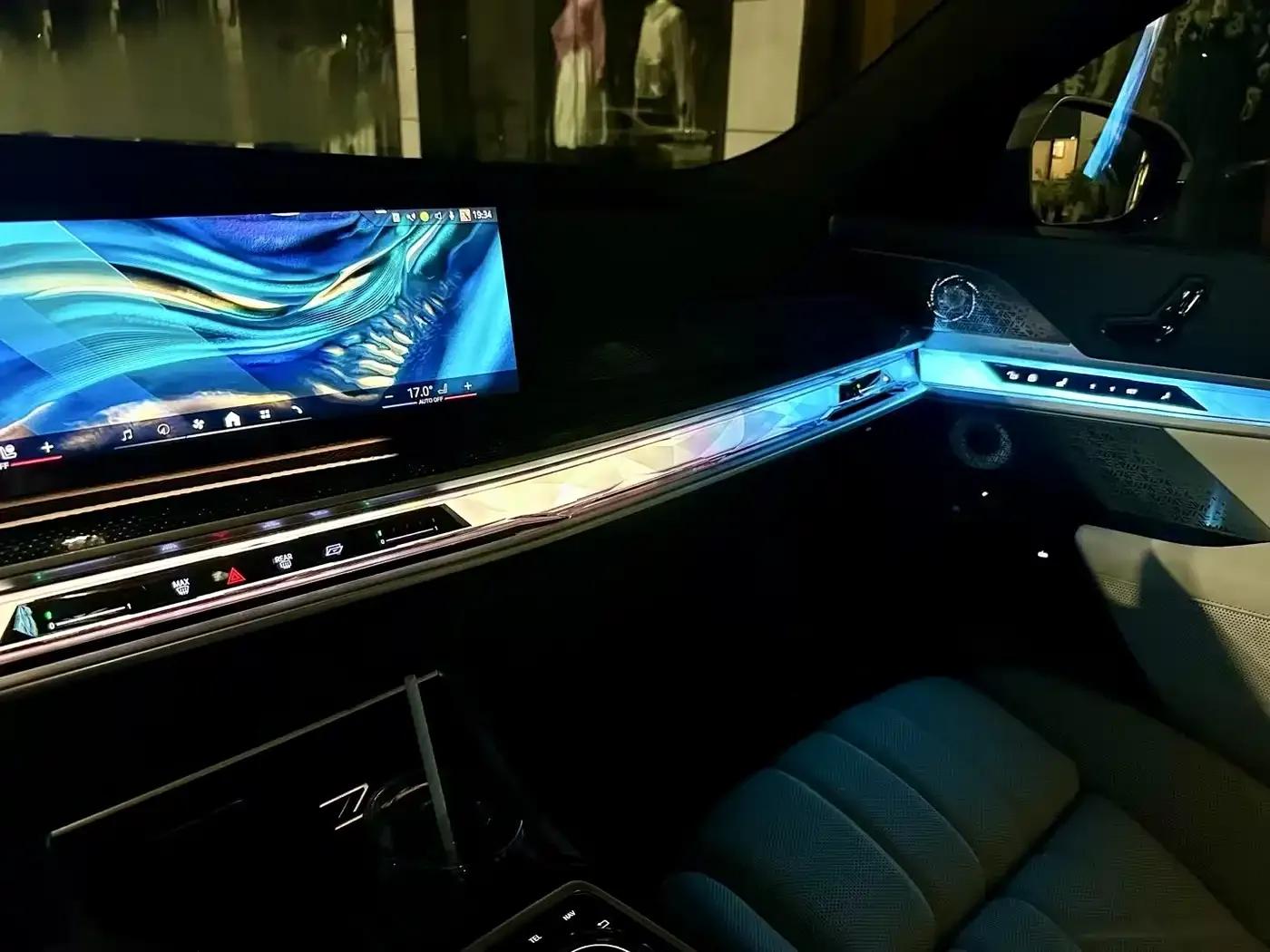2023 BMW i7 xDrive60L M Sport Package — миниатюра 31