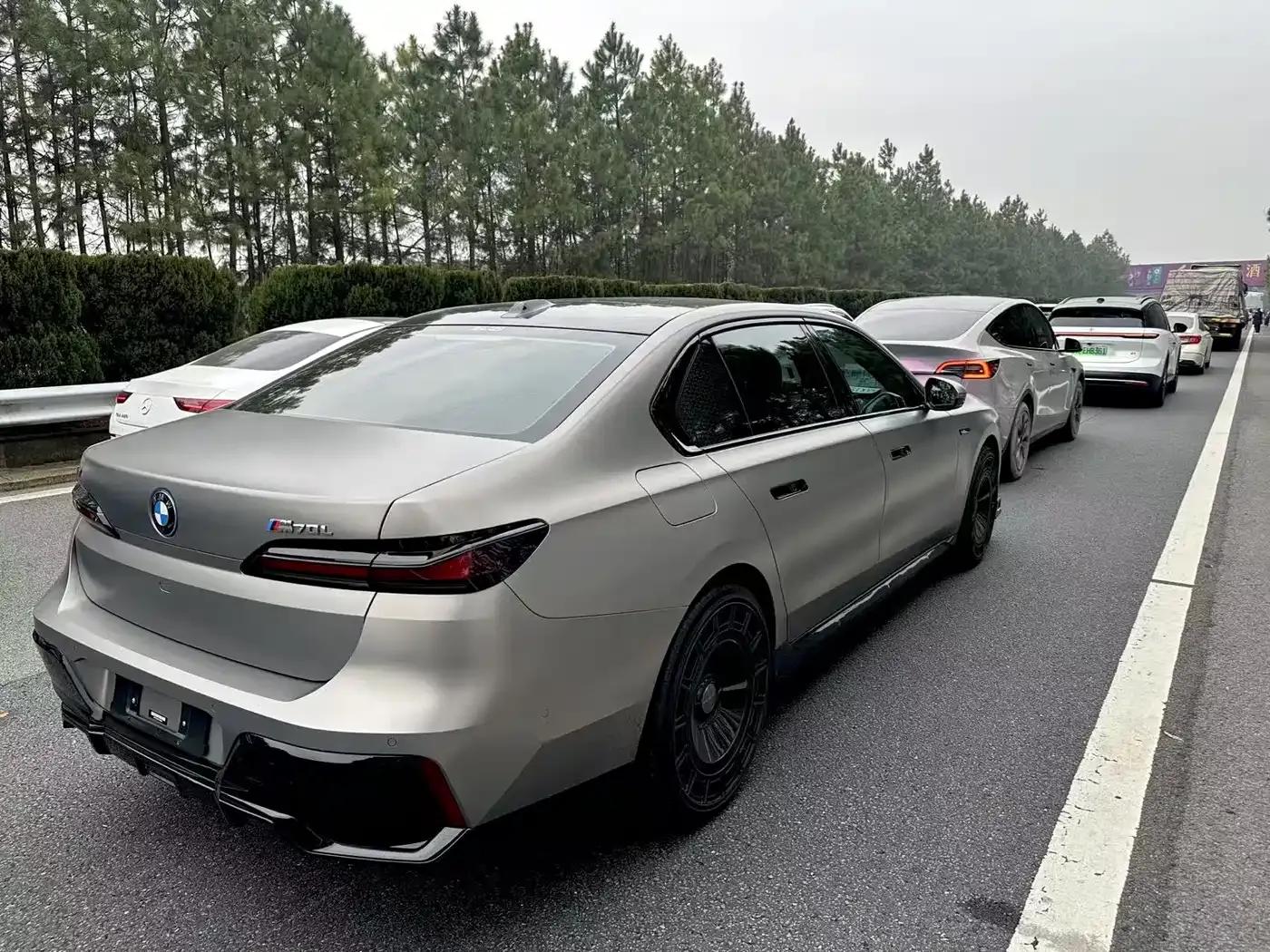 2023 BMW i7 xDrive60L M Sport Package — миниатюра 5