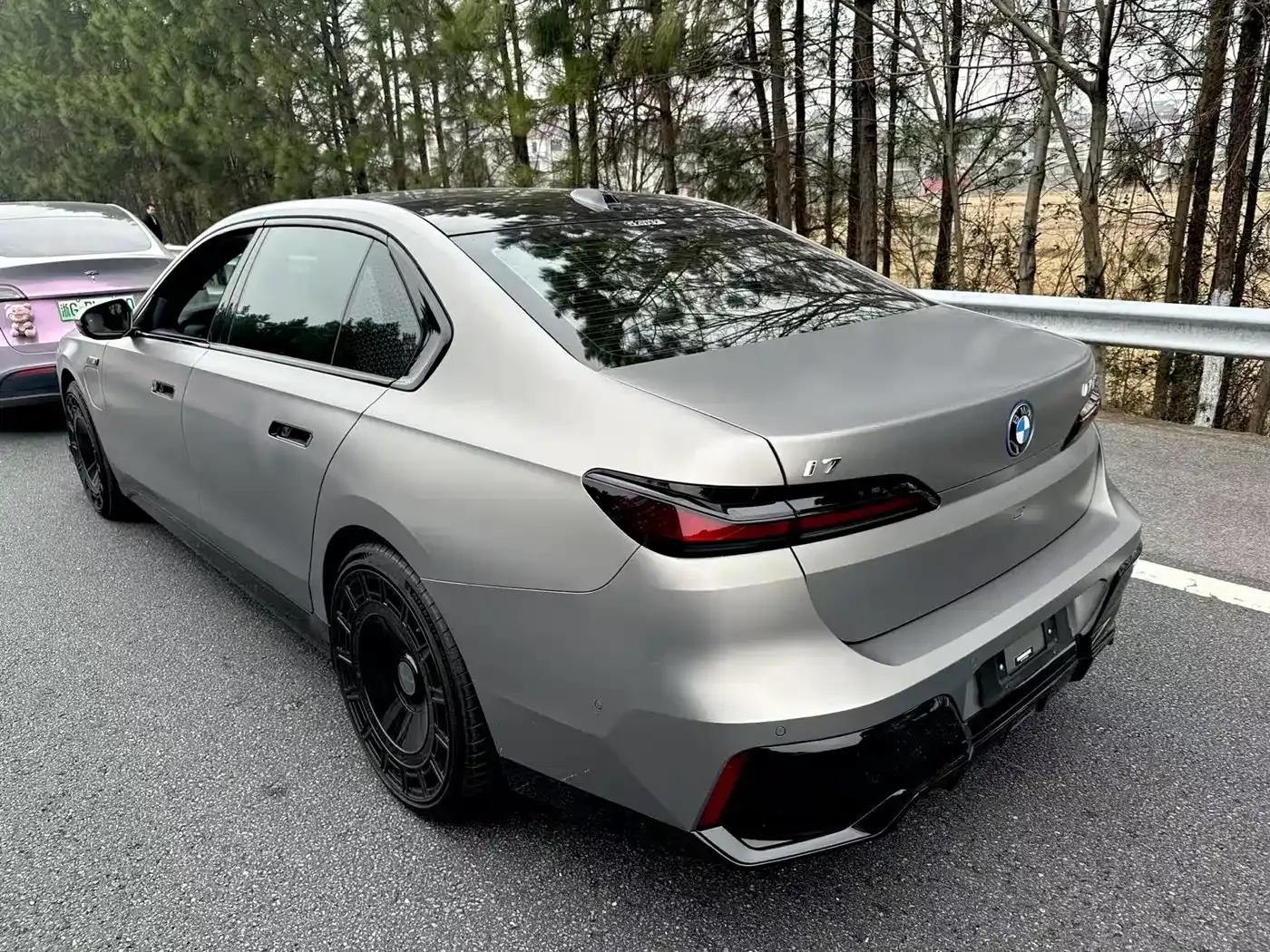 2023 BMW i7 xDrive60L M Sport Package — миниатюра 6