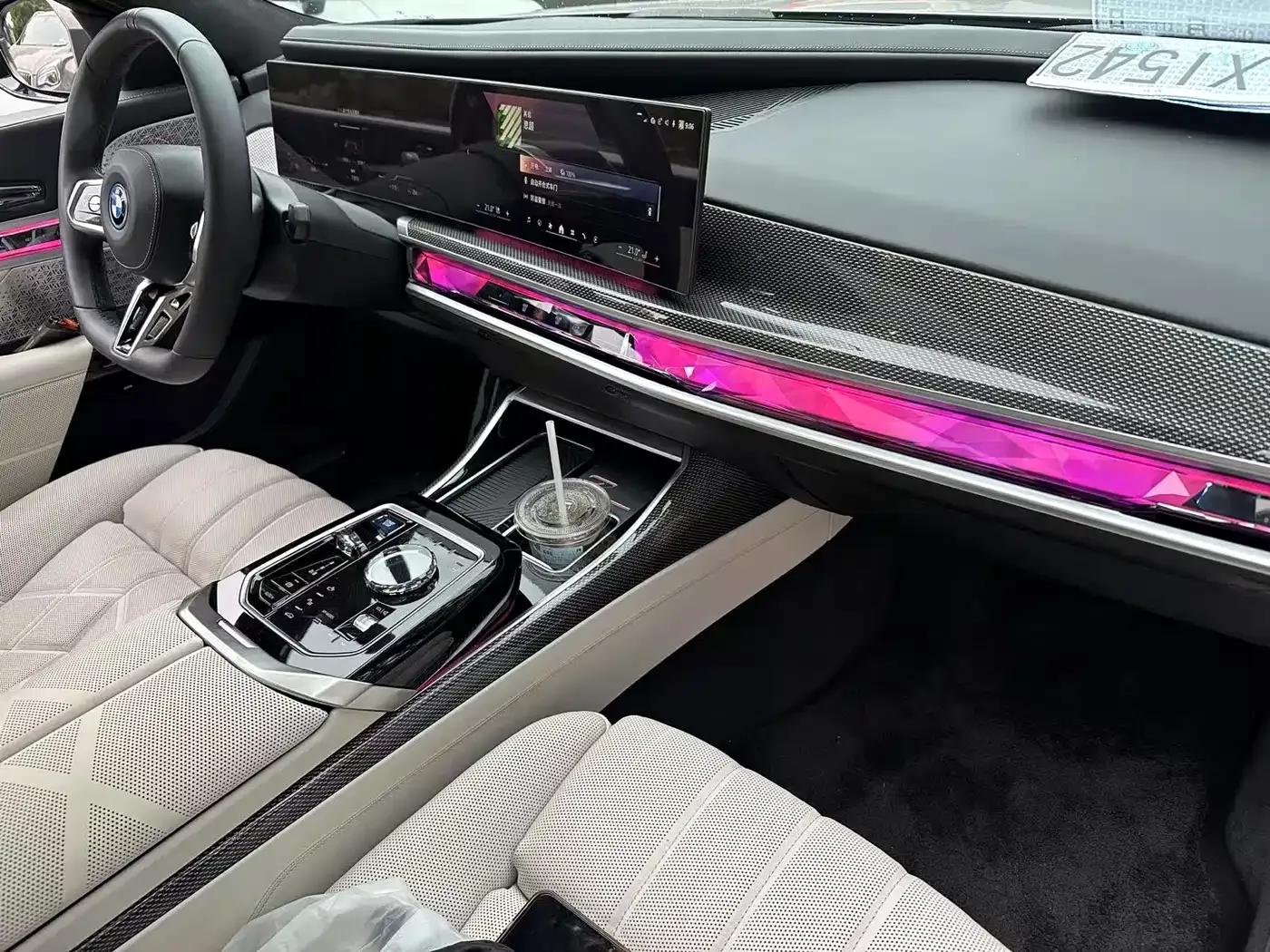 2023 BMW i7 xDrive60L M Sport Package — миниатюра 8