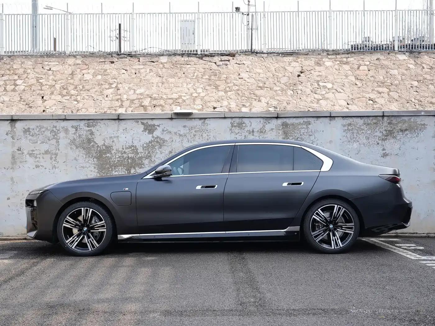 2023 BMW i7 xDrive60L M Sport Package — миниатюра 2