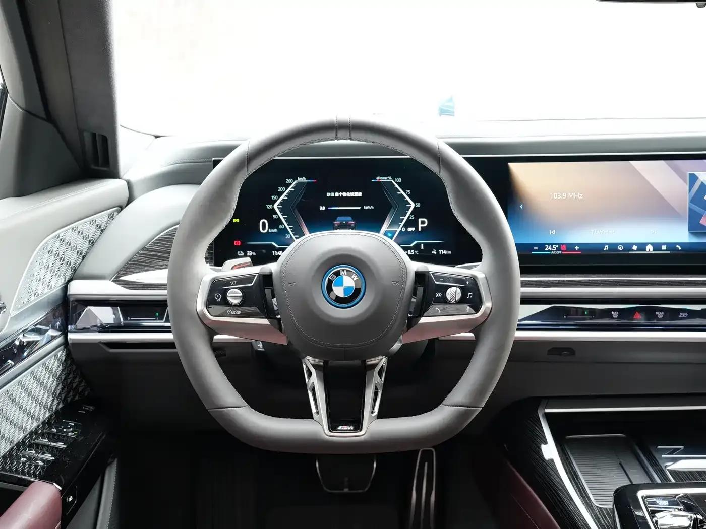 2023 BMW i7 xDrive60L M Sport Package — миниатюра 11