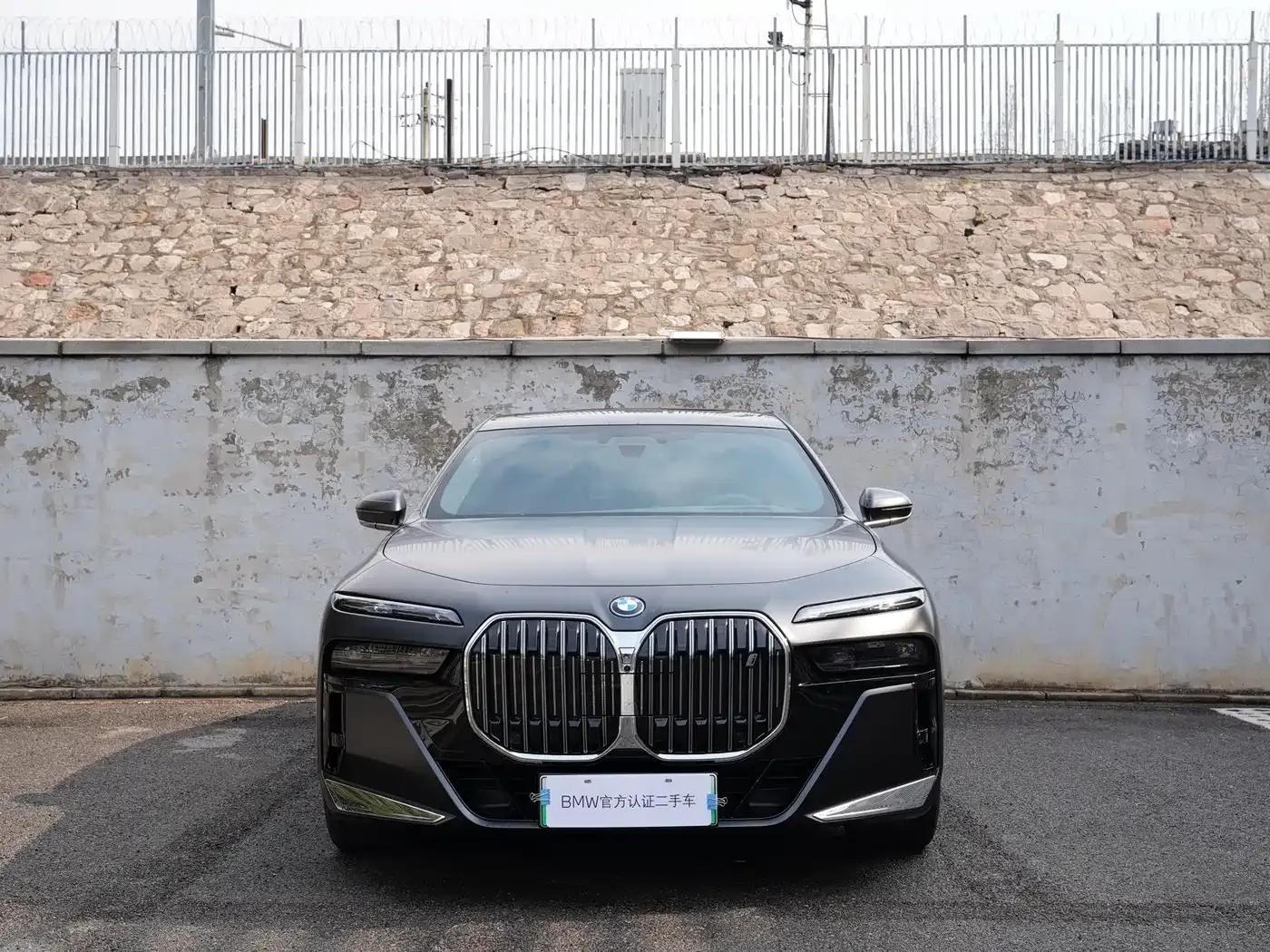 2023 BMW i7 xDrive60L M Sport Package — миниатюра 4