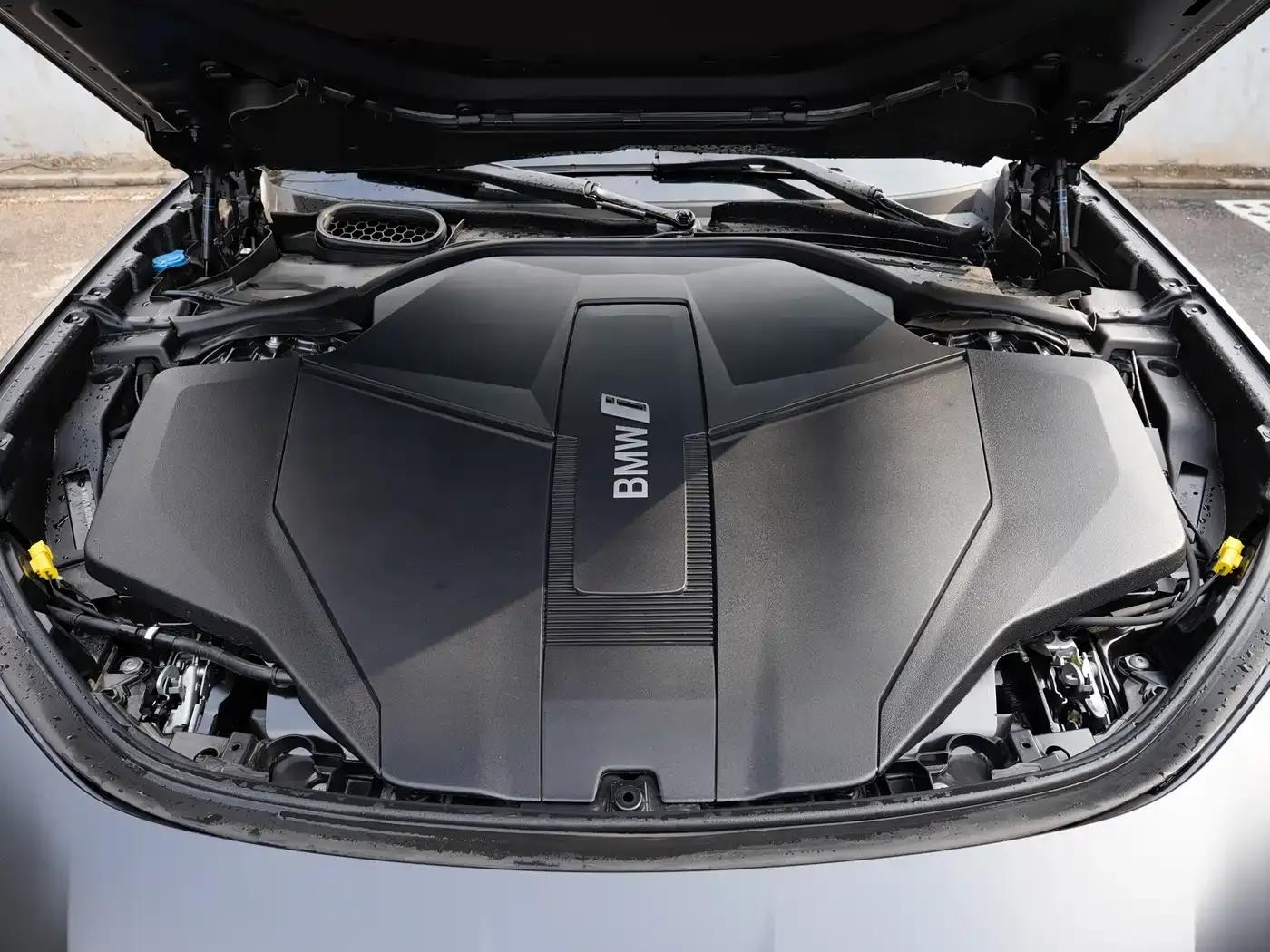 2023 BMW i7 xDrive60L M Sport Package — миниатюра 5