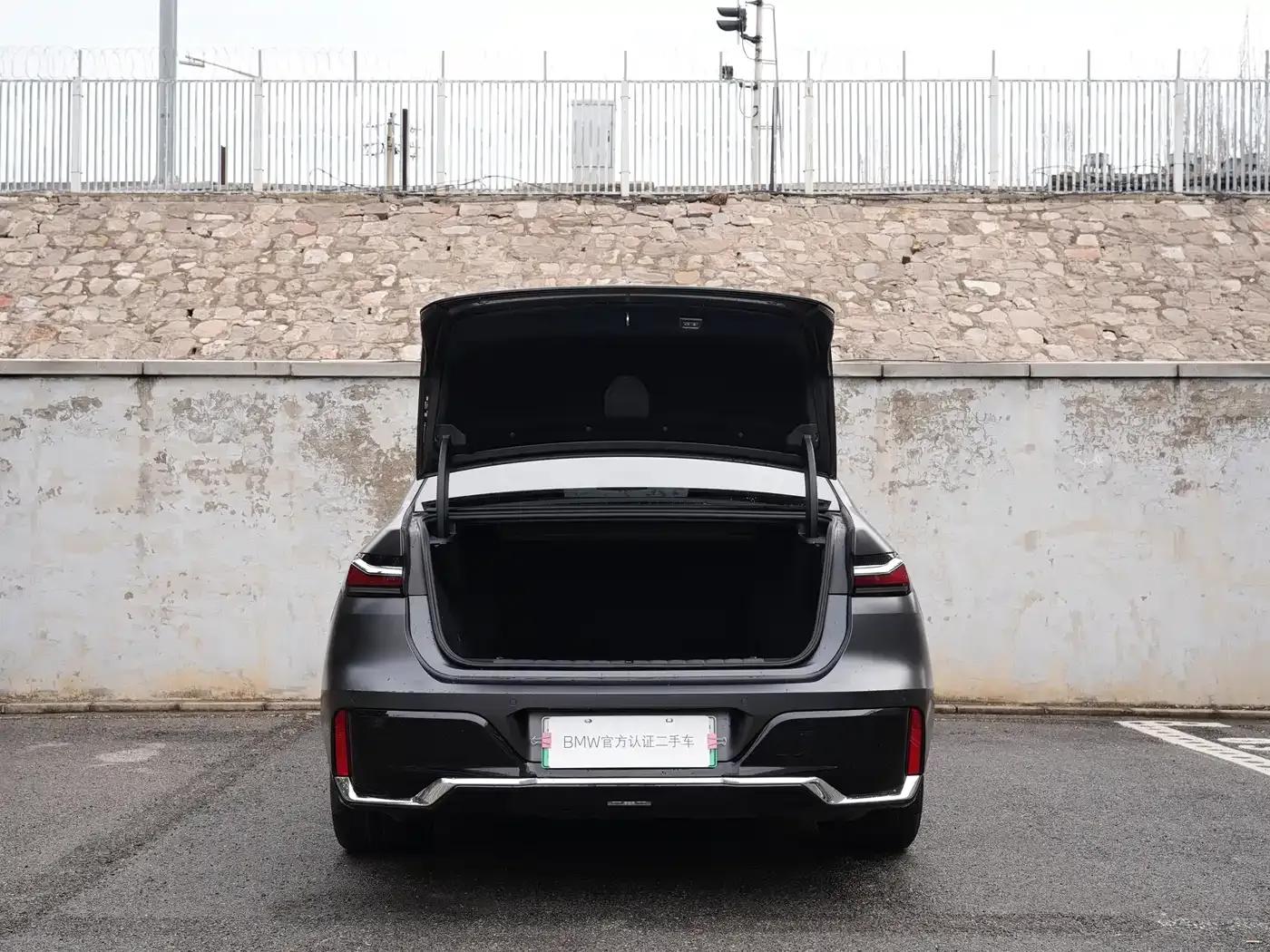 2023 BMW i7 xDrive60L M Sport Package — миниатюра 8
