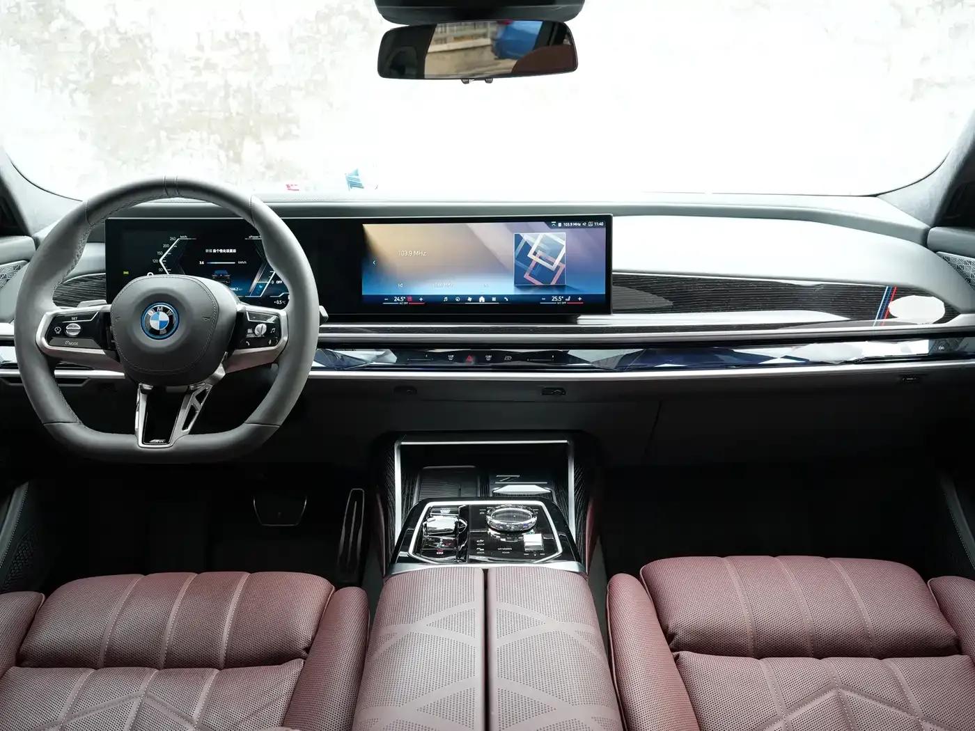 2023 BMW i7 xDrive60L M Sport Package — миниатюра 10