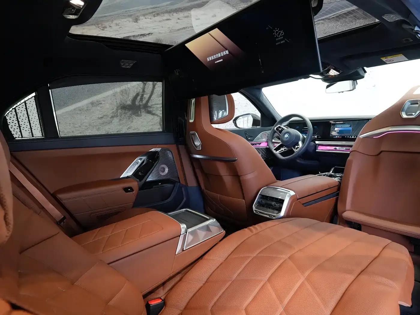 2023 BMW i7 xDrive60L M Sport Package — миниатюра 16