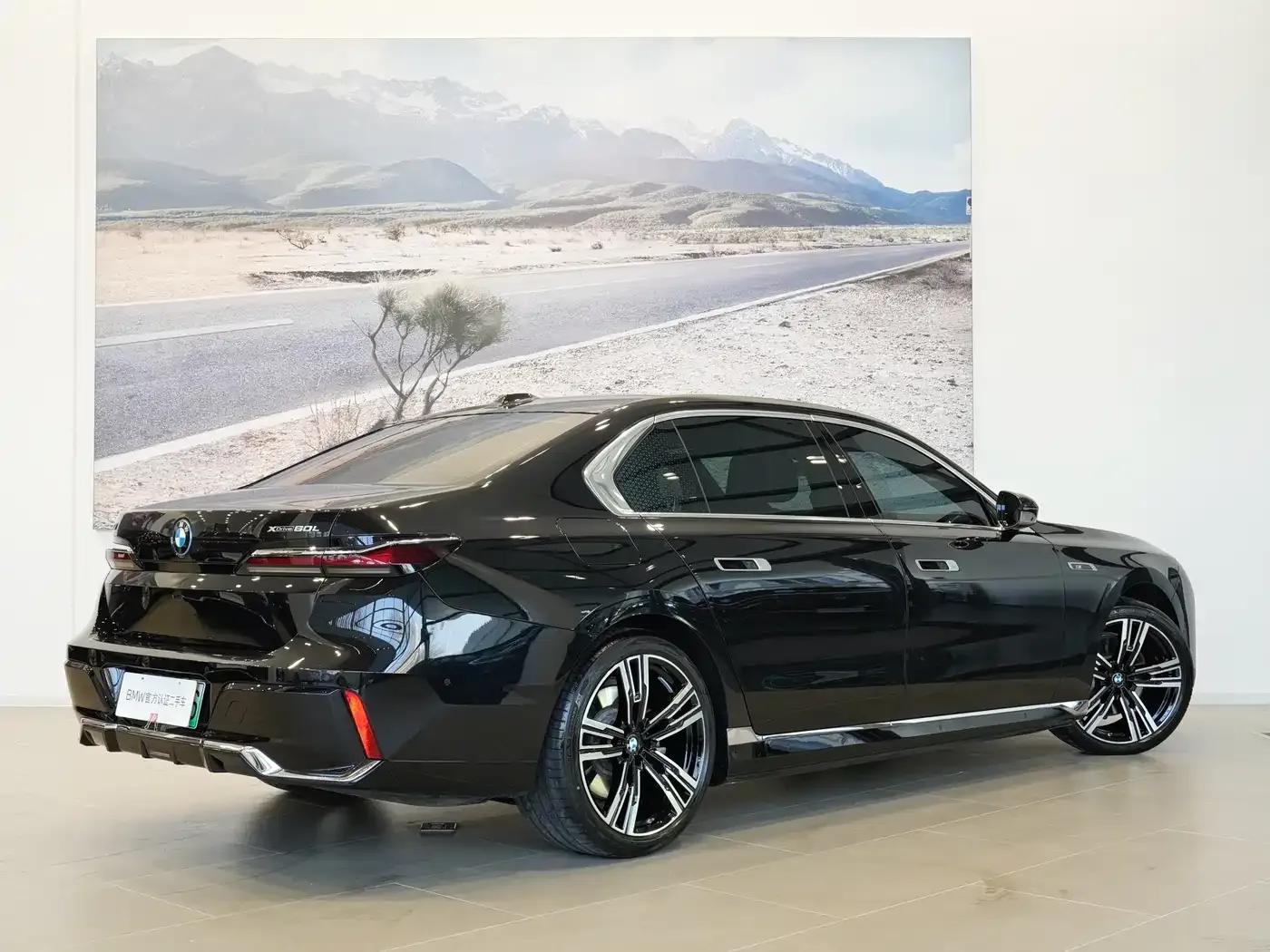 2023 BMW i7 xDrive60L M Sport Package — миниатюра 3