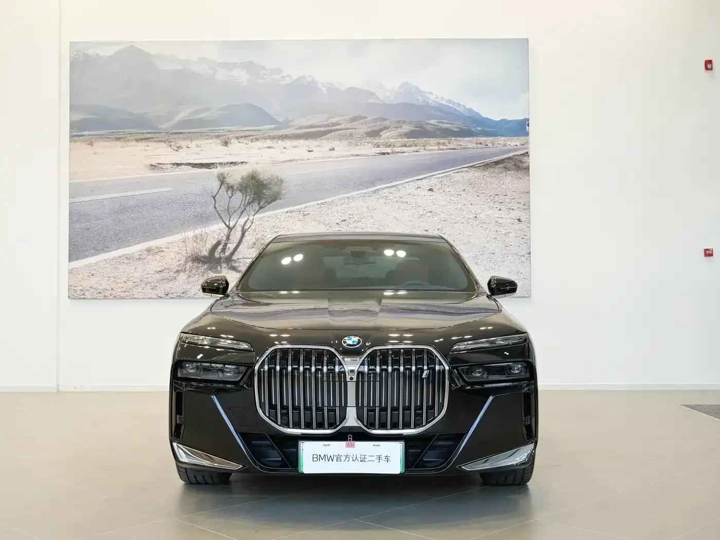 2023 BMW i7 xDrive60L M Sport Package — миниатюра 4