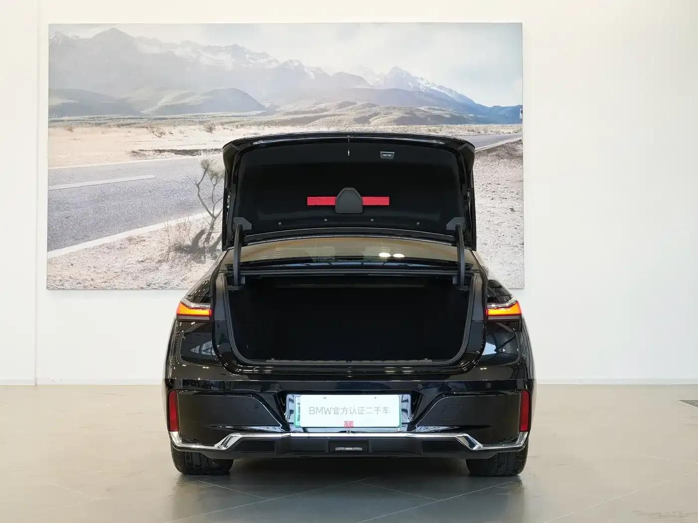 2023 BMW i7 xDrive60L M Sport Package — миниатюра 8