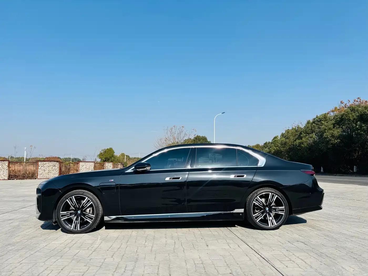 BMW i7 2023 eDrive50L M Sport Package — миниатюра 3