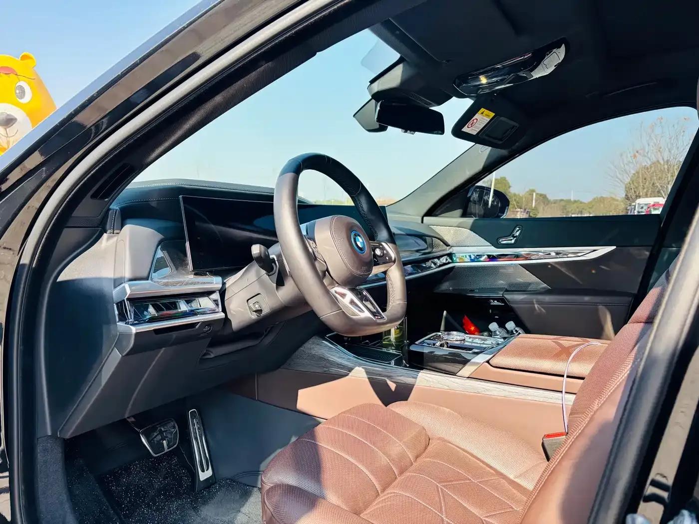 BMW i7 2023 eDrive50L M Sport Package — миниатюра 5