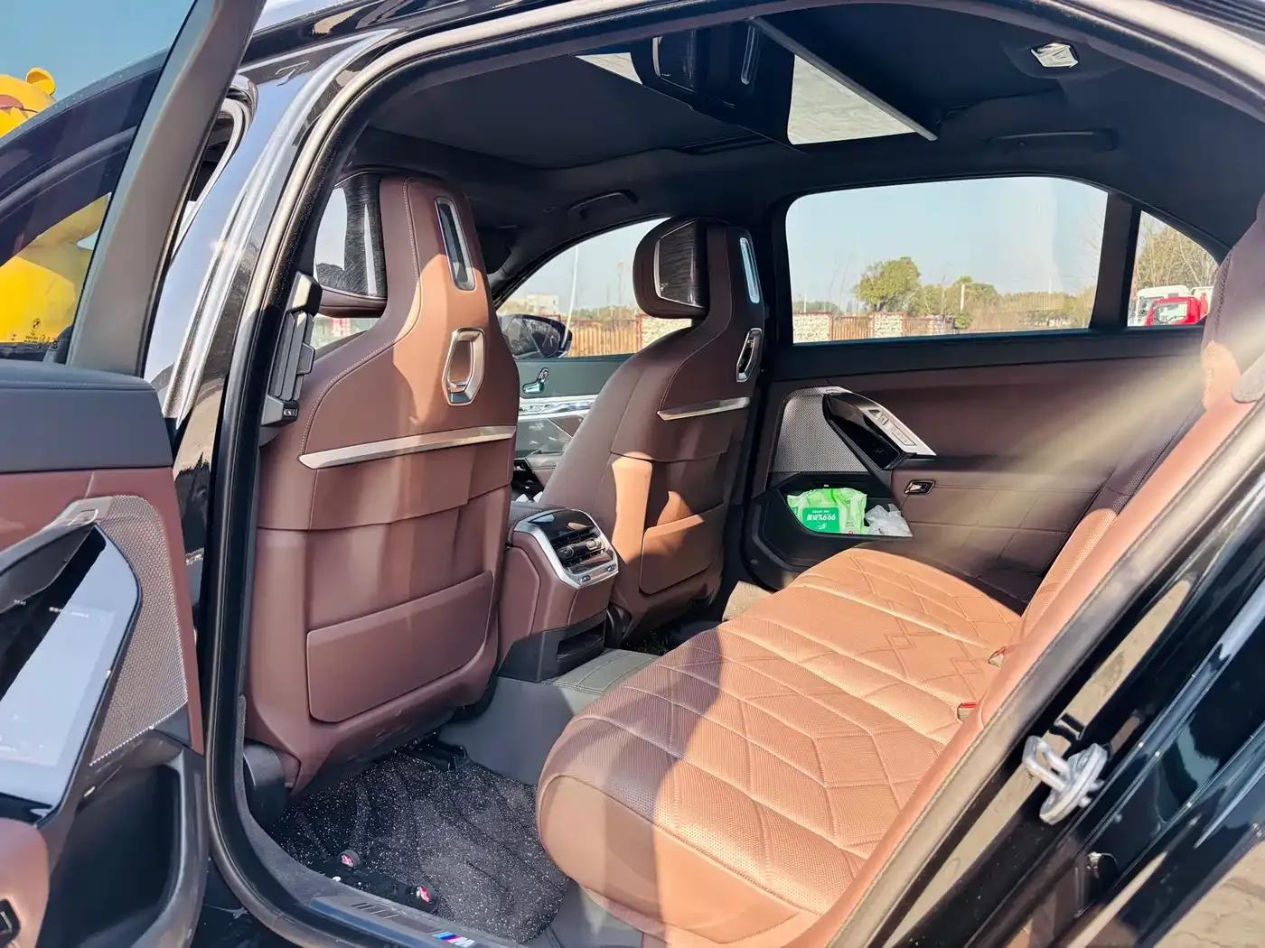 BMW i7 2023 eDrive50L M Sport Package — миниатюра 6