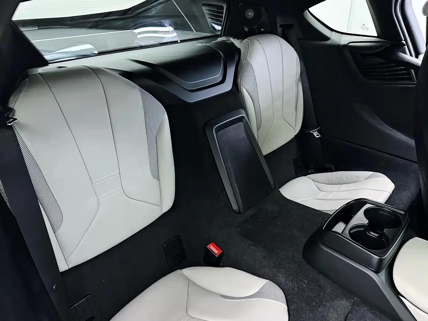 BMW i8 2014 Standard Edition — миниатюра 22