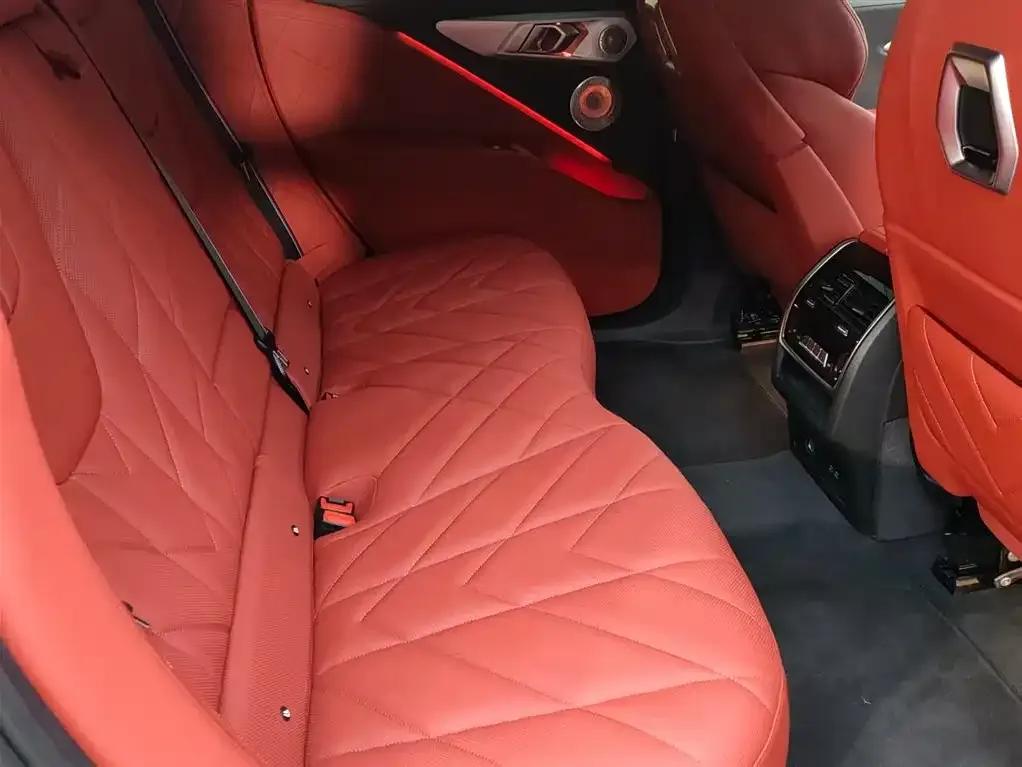 BMW XM 2023 50e — миниатюра 10