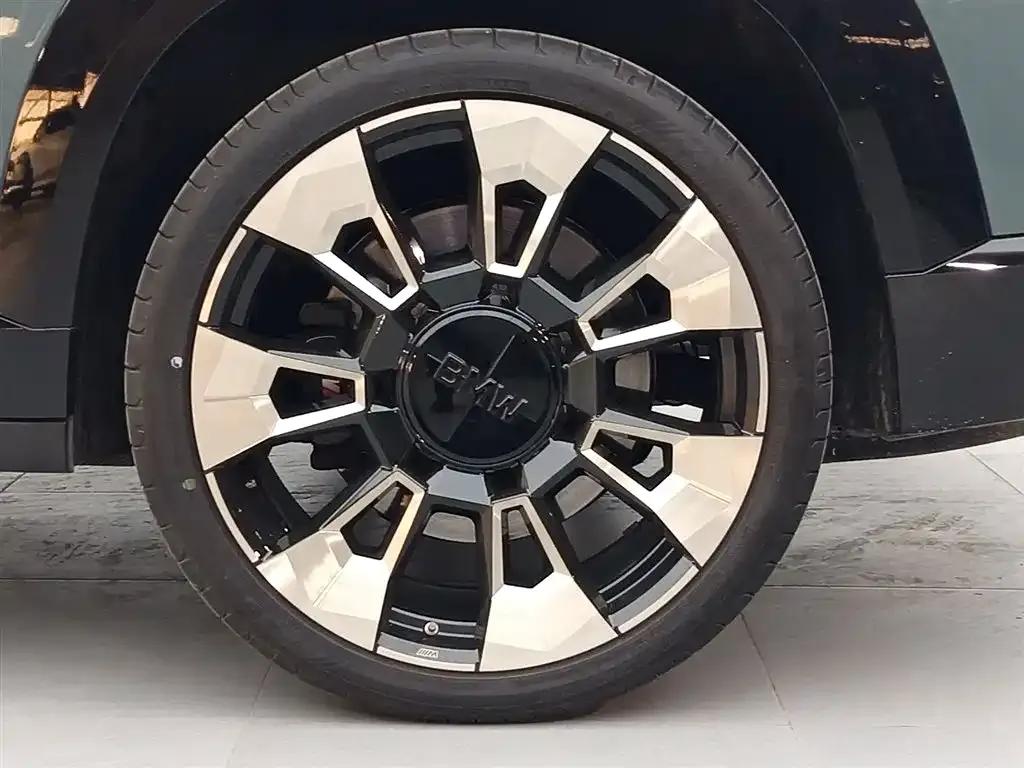 BMW XM 2023 Base Model — миниатюра 18