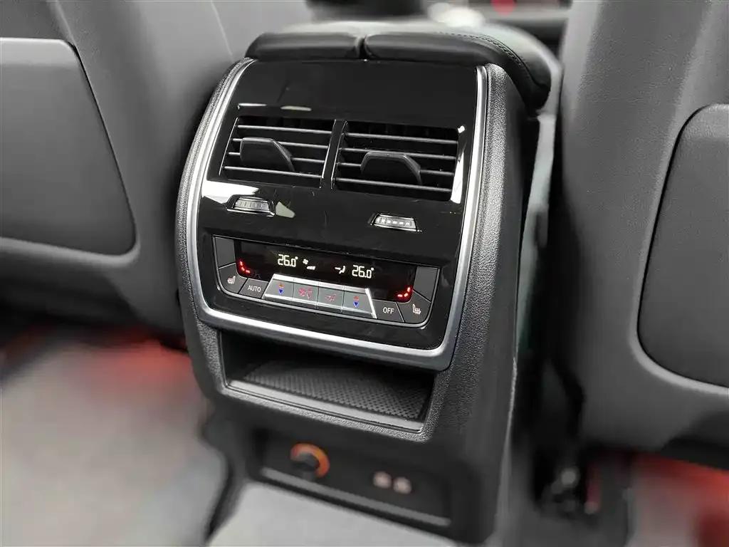 BMW XM 2023 Base Model — миниатюра 25