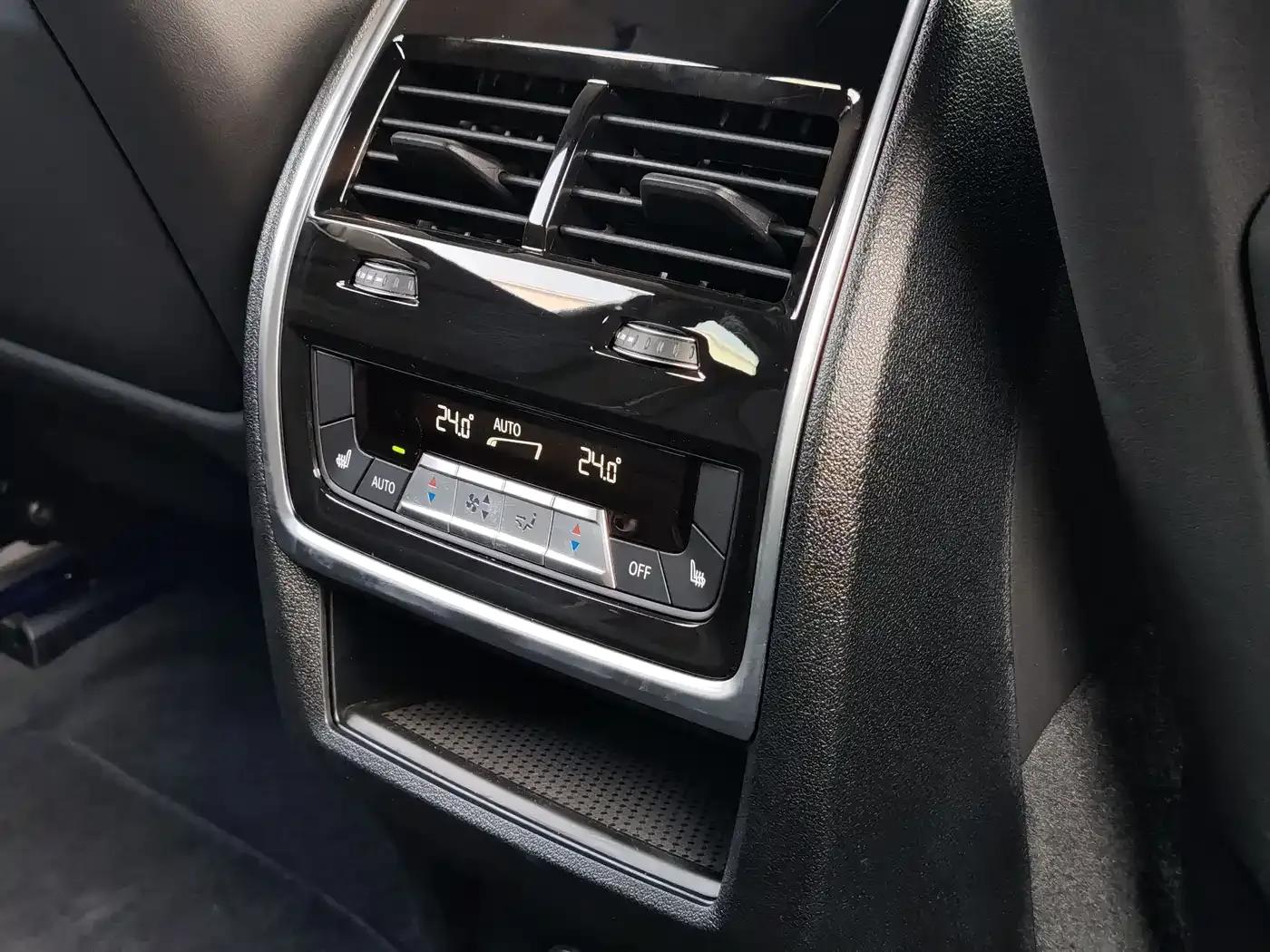 BMW XM 2023 Base Model — миниатюра 6