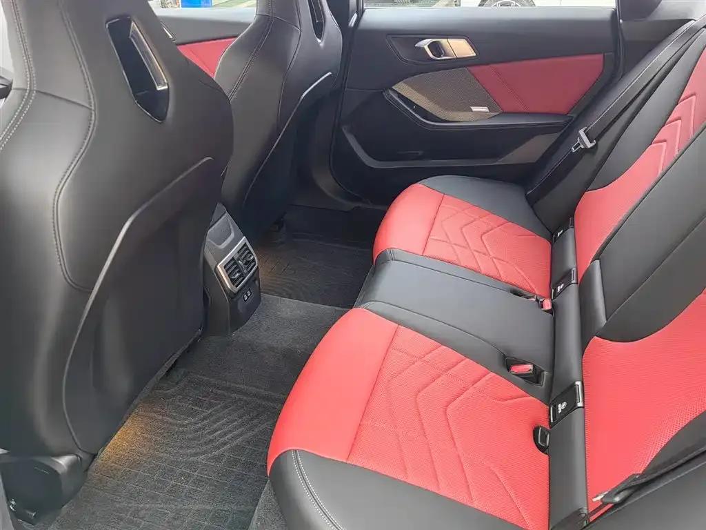 2025 BMW M235L — миниатюра 13
