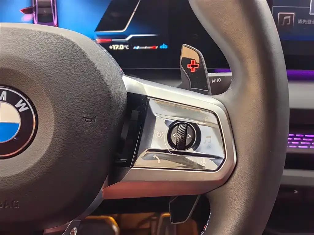 2025 BMW M235L — миниатюра 8