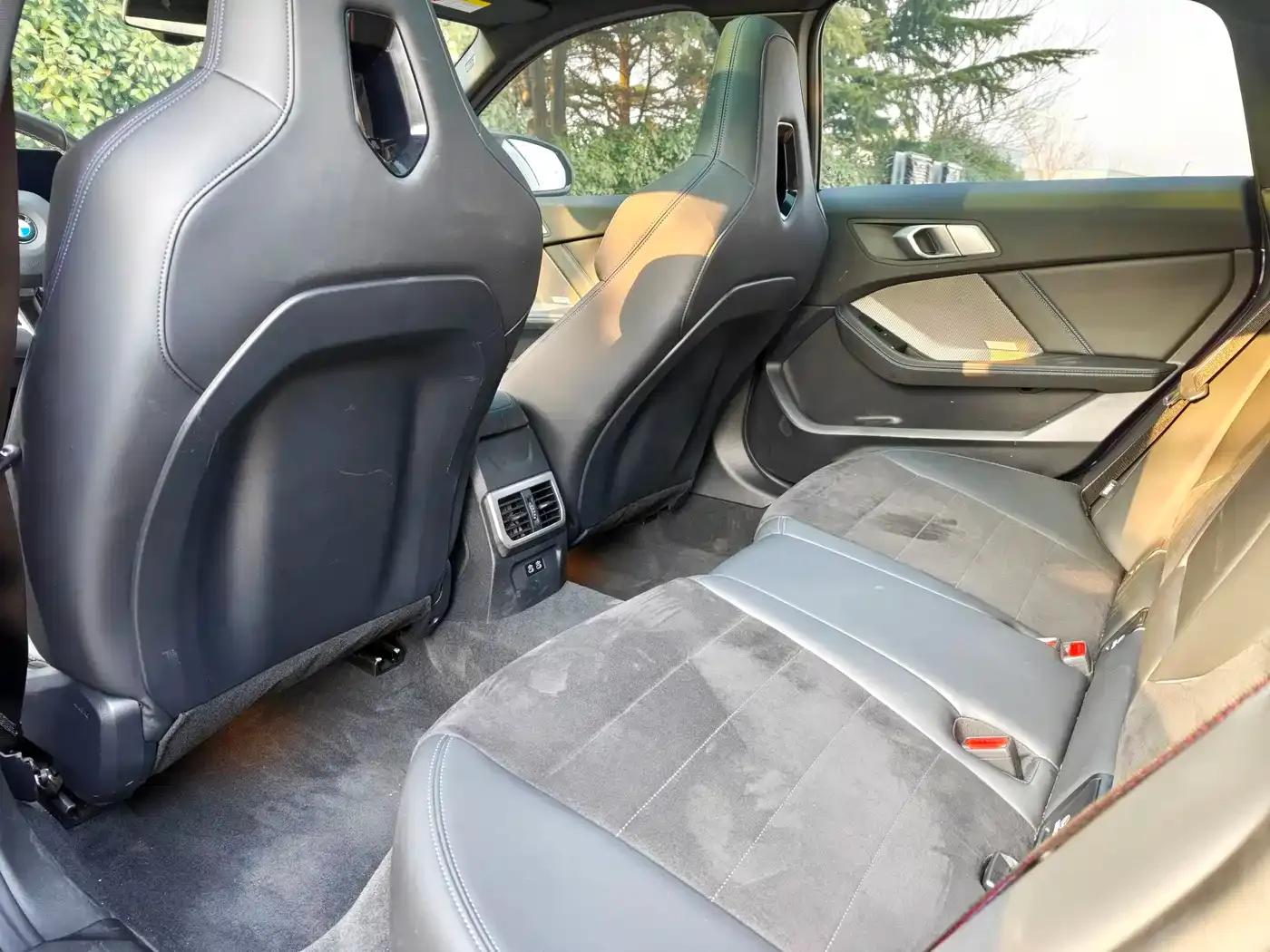 2025 BMW M235L — миниатюра 11