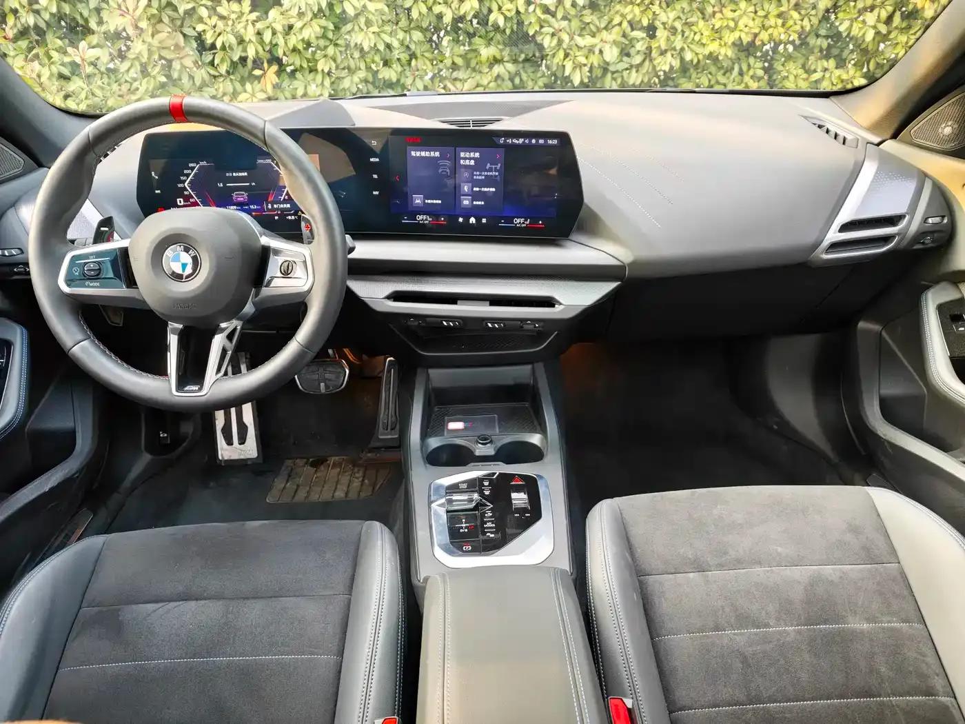 2025 BMW M235L — миниатюра 12