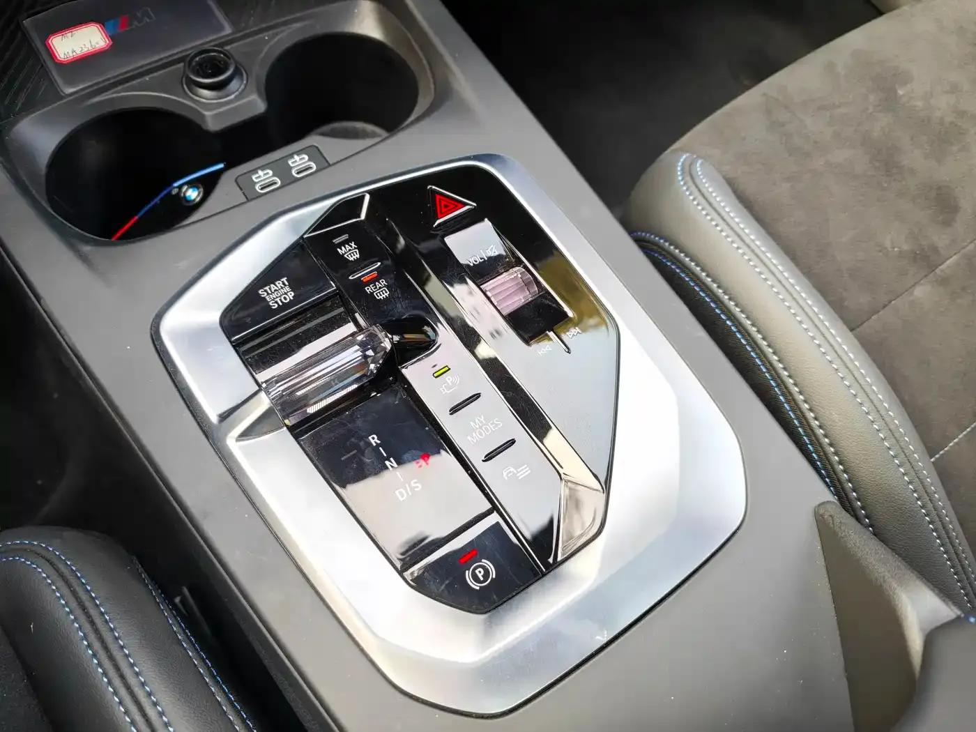 2025 BMW M235L — миниатюра 10