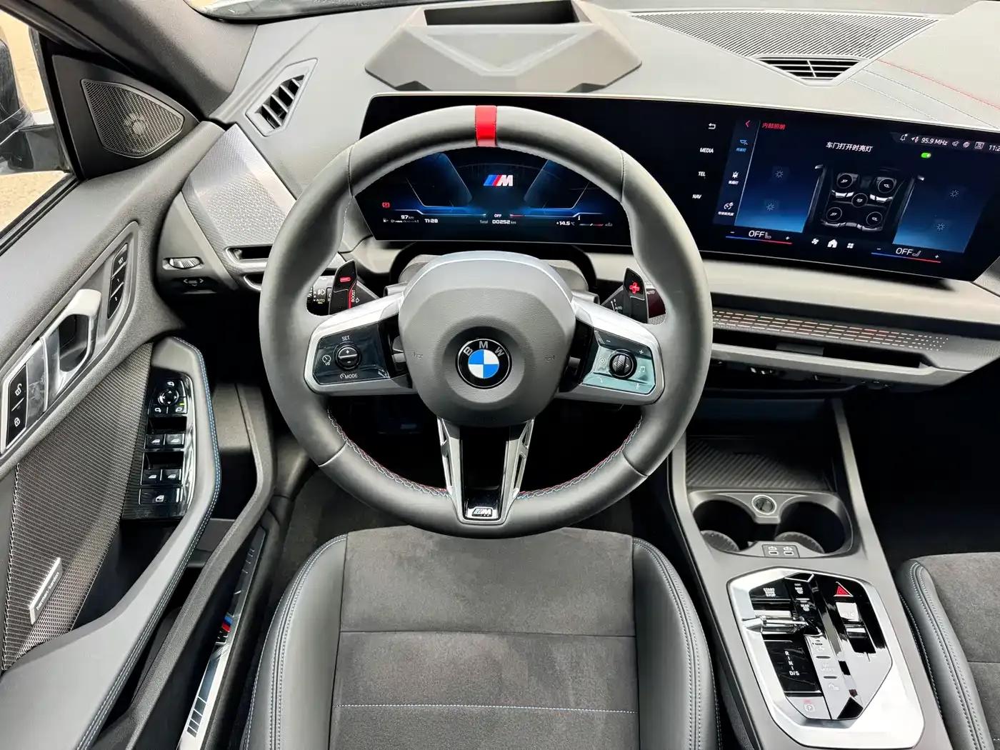 2025 BMW M235L — миниатюра 11