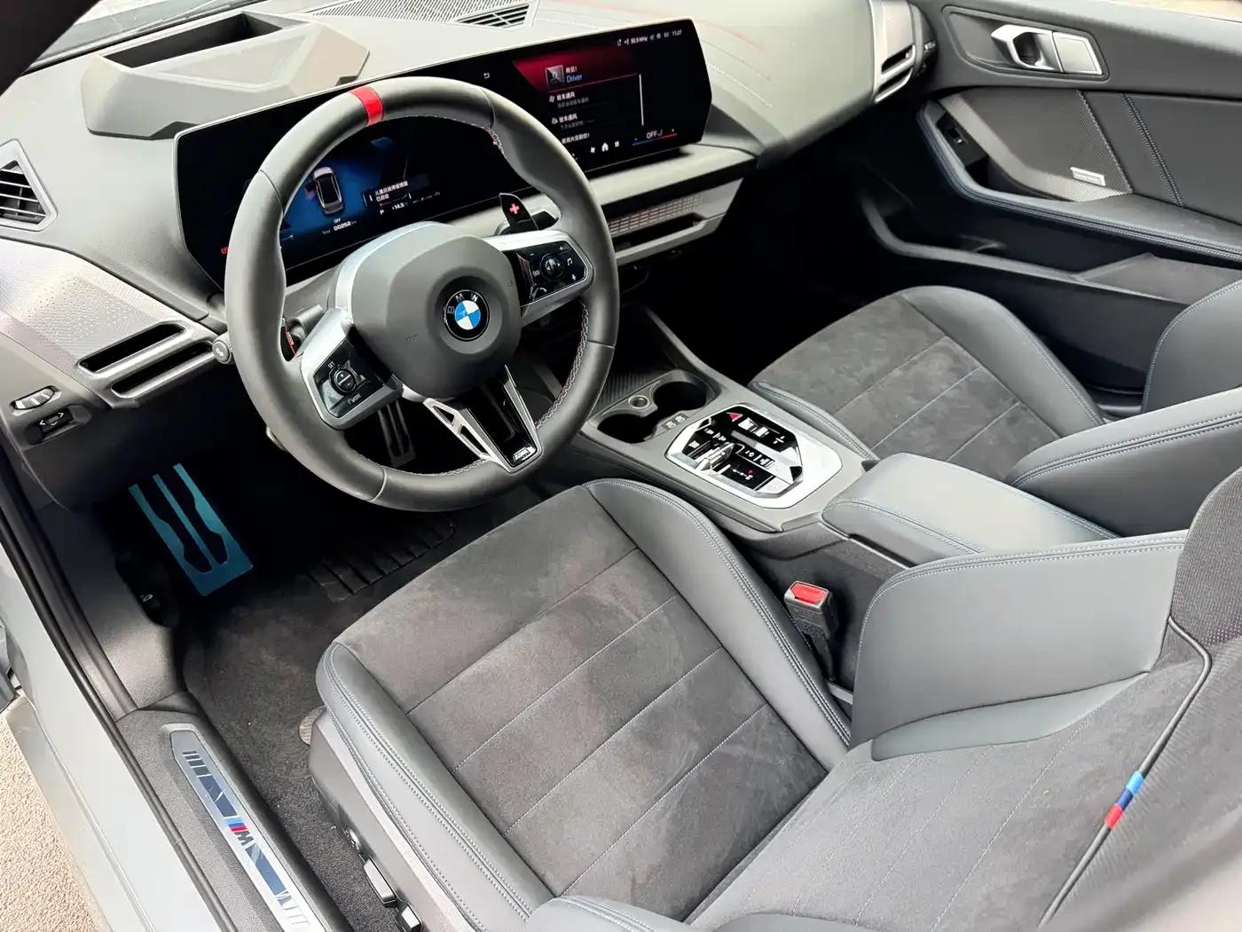 2025 BMW M235L — миниатюра 8