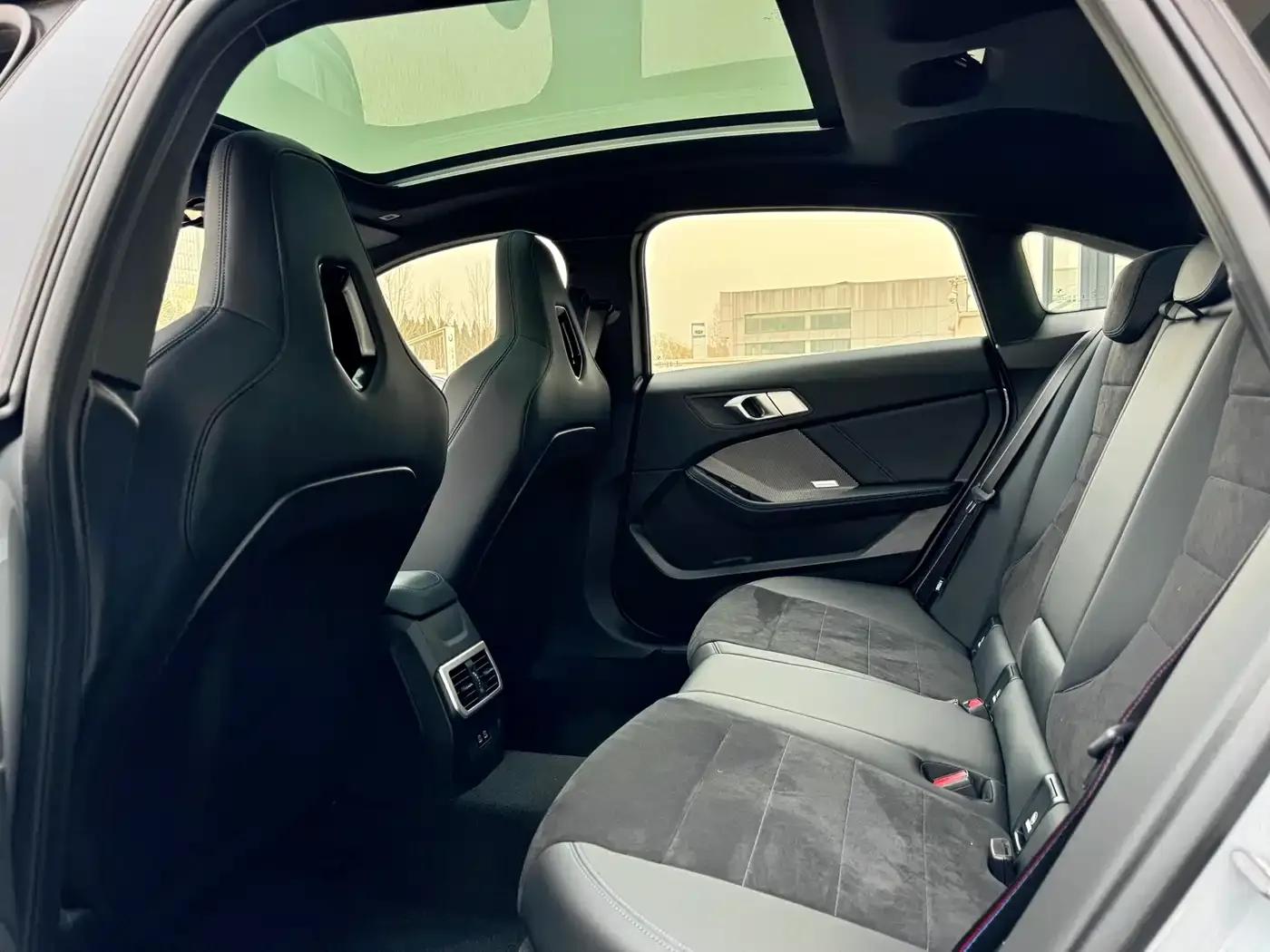 2025 BMW M235L — миниатюра 9