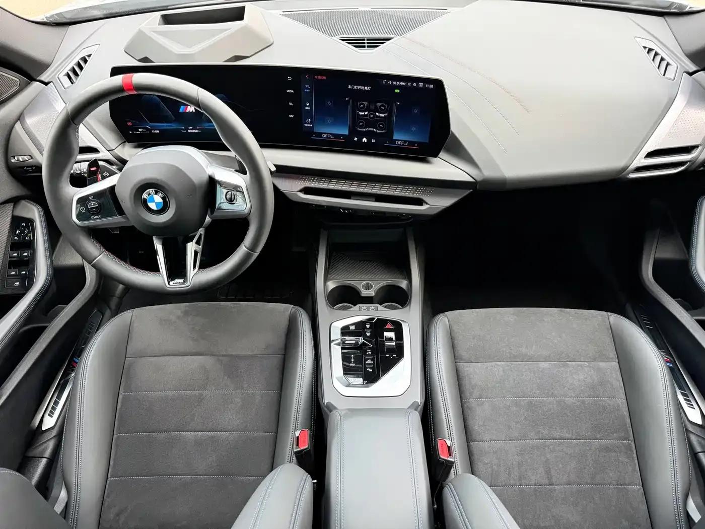 2025 BMW M235L — миниатюра 10