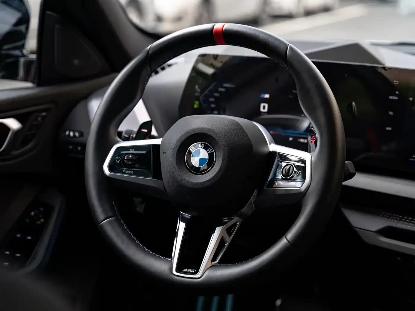 2025 BMW M235L — миниатюра 12
