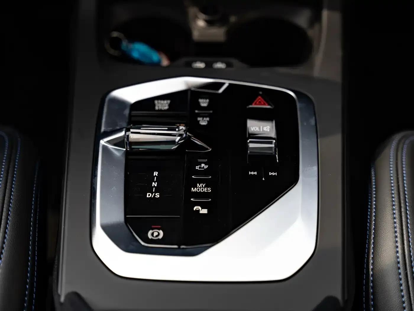 2025 BMW M235L — миниатюра 15