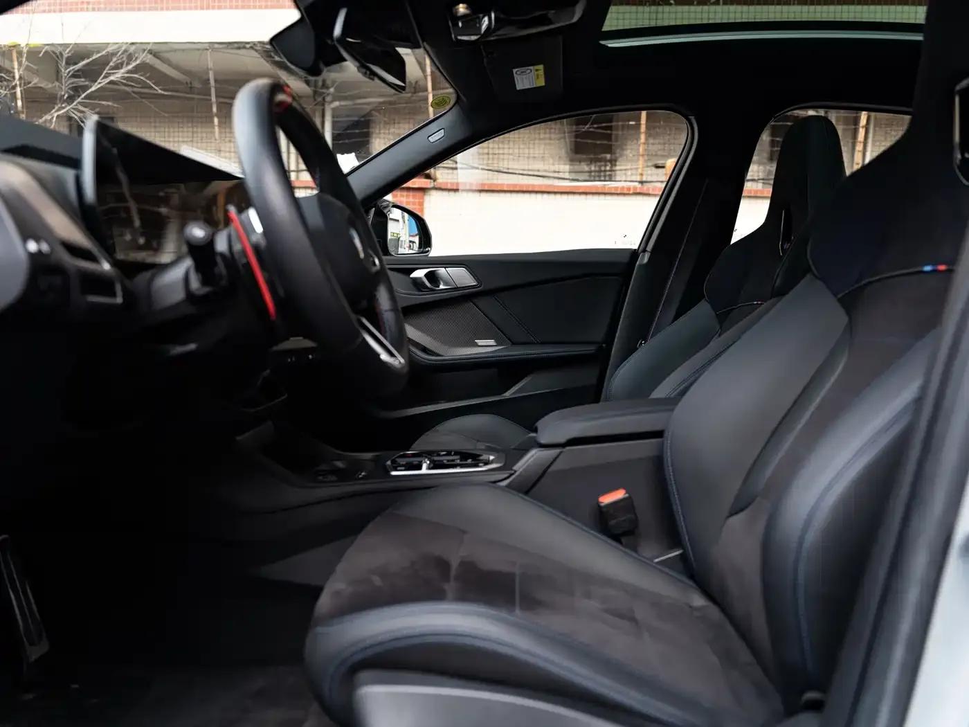 2025 BMW M235L — миниатюра 16
