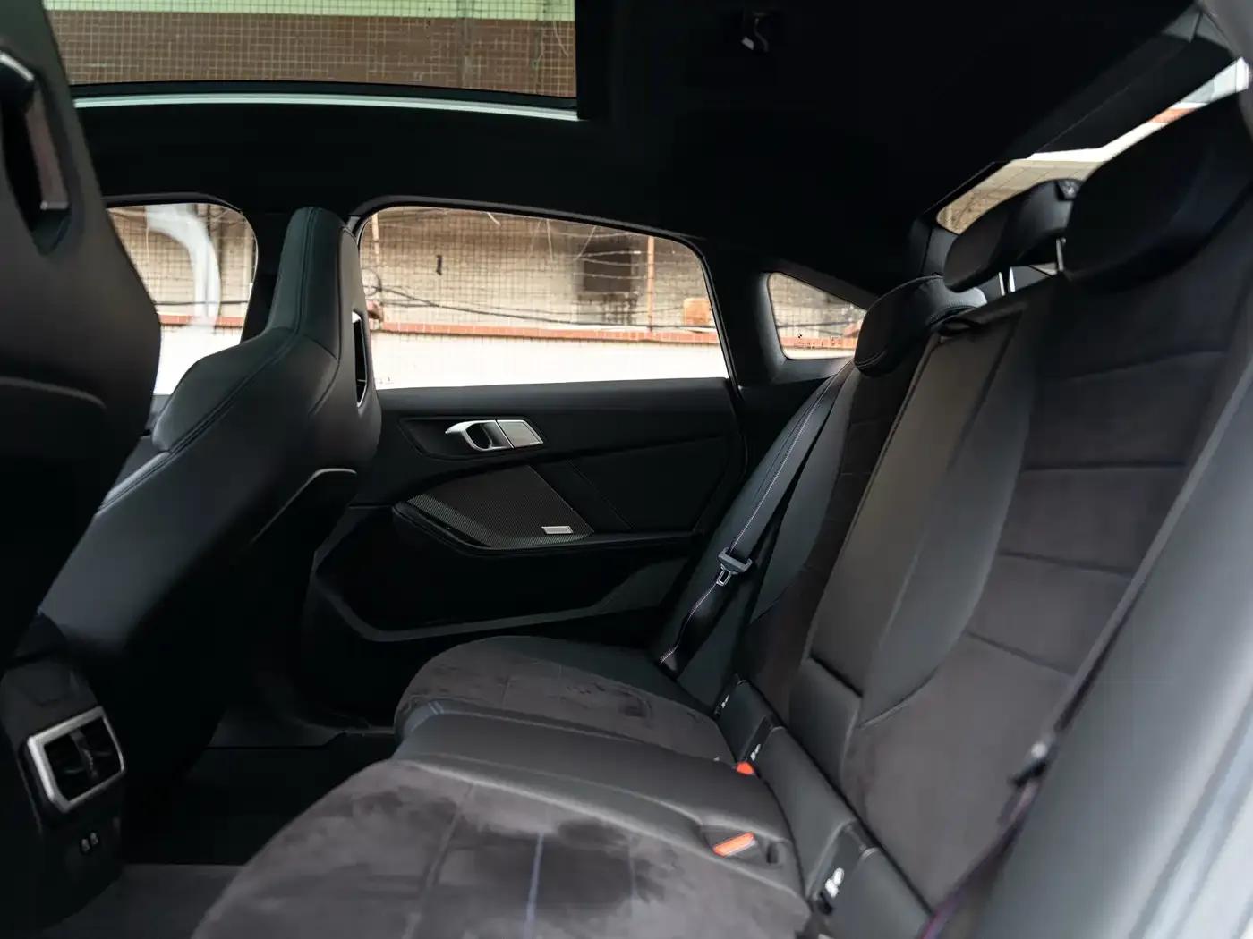 2025 BMW M235L — миниатюра 17