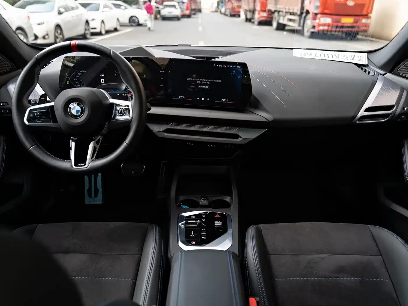 2025 BMW M235L — миниатюра 18