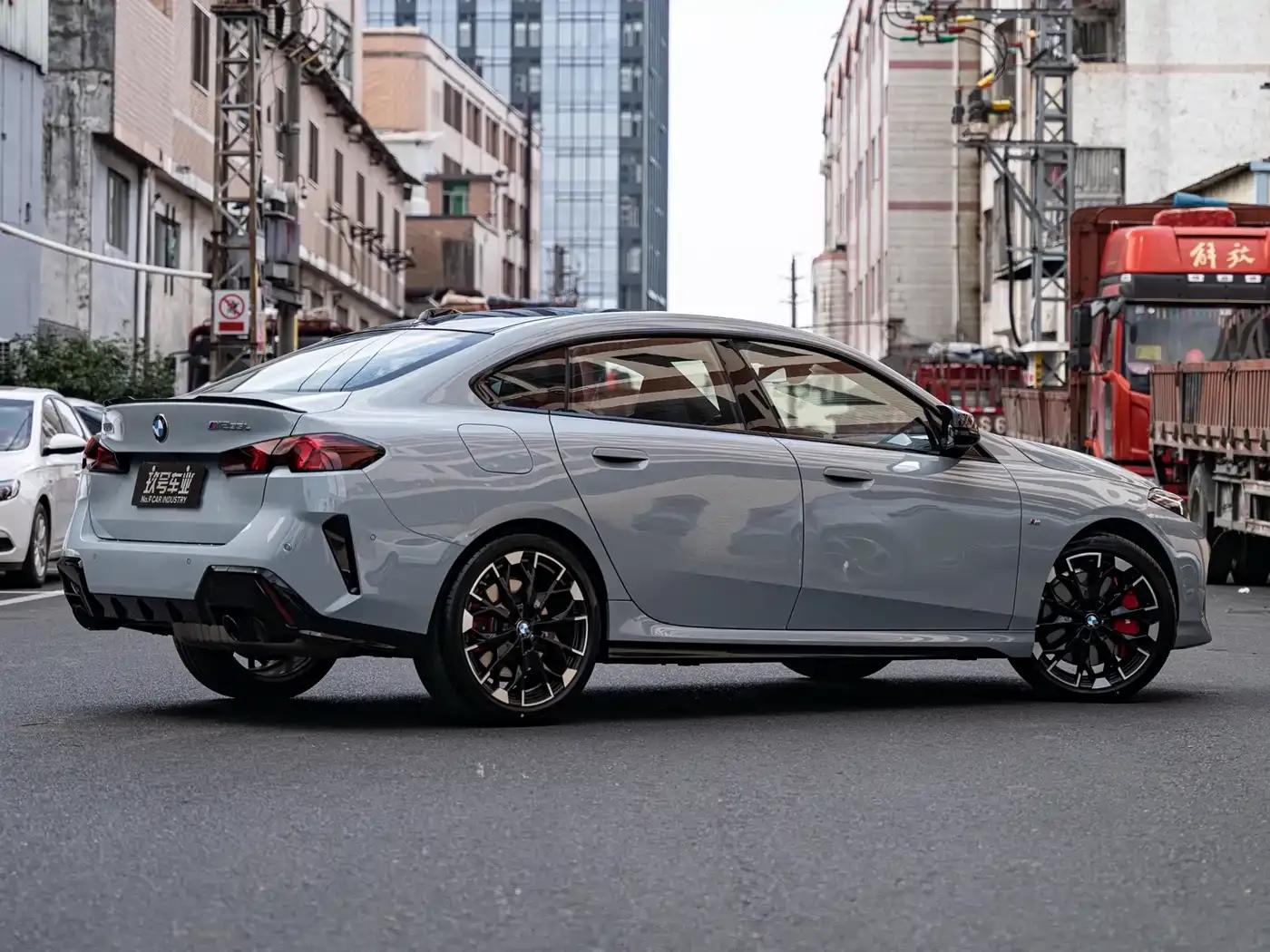 2025 BMW M235L — миниатюра 3